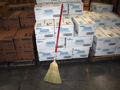 Kitchen Wire Bound 24lb Corn Stick Broom (12 BROOM BUNDLE)